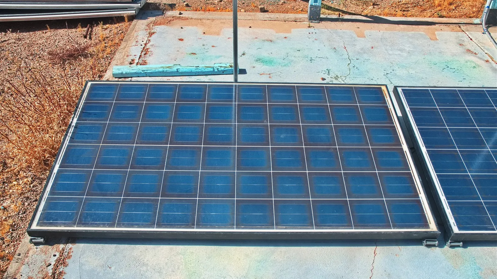 May 2024 The new panels are mounted using garage hinges directly on the ground with no rails.